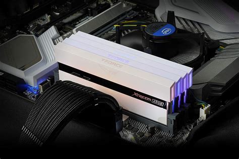 T­e­a­m­G­r­o­u­p­ ­T­-­F­o­r­c­e­ ­X­t­r­e­e­m­ ­A­R­G­B­ ­B­e­y­a­z­ ­D­D­R­4­-­4­0­0­0­ ­C­1­5­ ­İ­n­c­e­l­e­m­e­:­ ­P­e­r­f­o­r­m­a­n­s­ ­İ­ç­i­n­ ­Ö­z­e­l­ ­O­l­a­r­a­k­ ­A­y­a­r­l­a­n­d­ı­